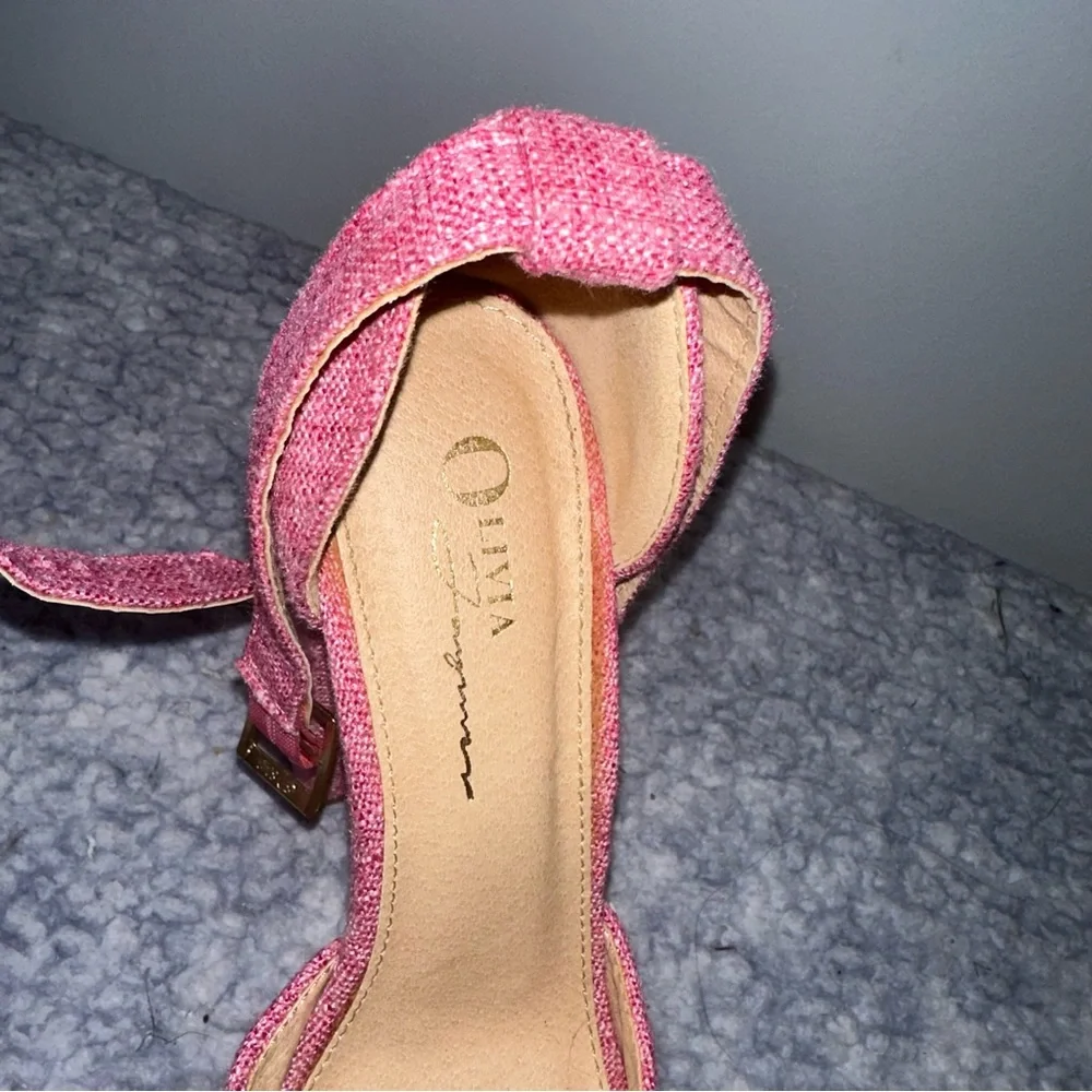 Olivia Ferguson Size 7 Pink Round Open Toe Heels with Belt Strap around ankle - Picture 2 of 7